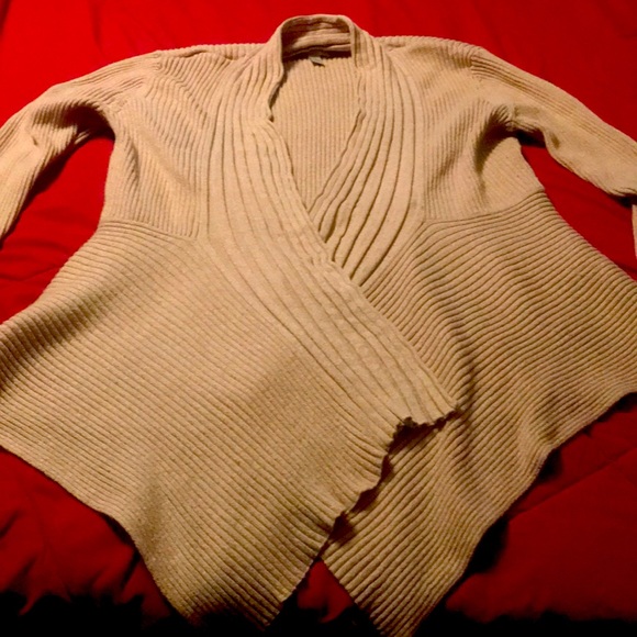 Tan sweater - Picture 1 of 3